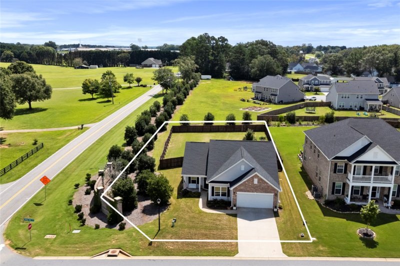 Property image 2 of 301 Valley Oak Drive in Breckenridge-Anderson, Belton, SC 29627