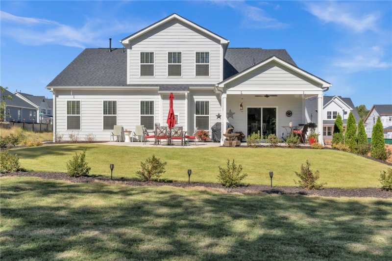 Property image 4 of 221 Summerall Lane in Wells Crossing, Seneca, SC 29678