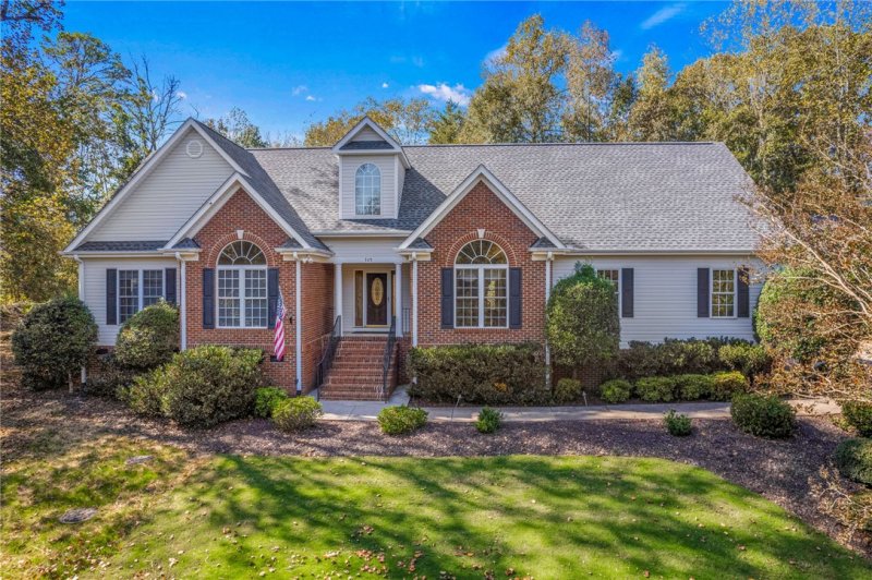 Property image 2 of 105 Bentwood Lane in Club Ridge, Pickens, SC 29671