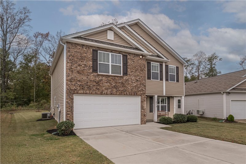 Property image 2 of 213 Sweetgrass Drive in Cambridge Walk, Piedmont, SC 29673