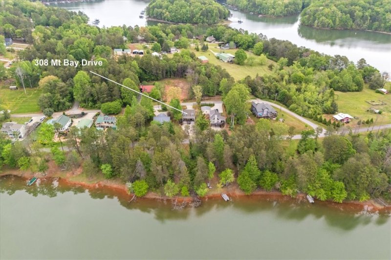 Property image 2 of 308 Mt Bay Drive in Foxwood Hills/Mt Bay Estates, Westminster, SC 29693