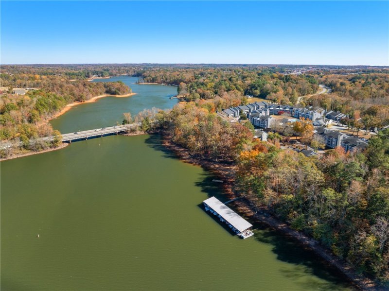 Northlake Condo, Anderson Community