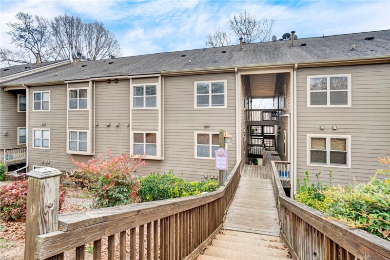 Leeward Landing, Anderson community