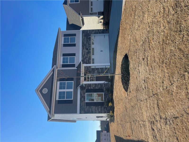 Springwood Grove, Central community