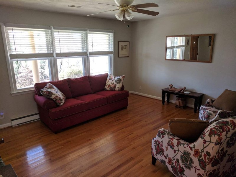 Property image 3 at 1404 Iroquois Drive, Seneca, SC 29672