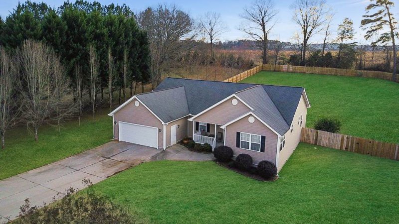 Property image 3 at 100 Carriage Lane, Pendleton, SC 29670