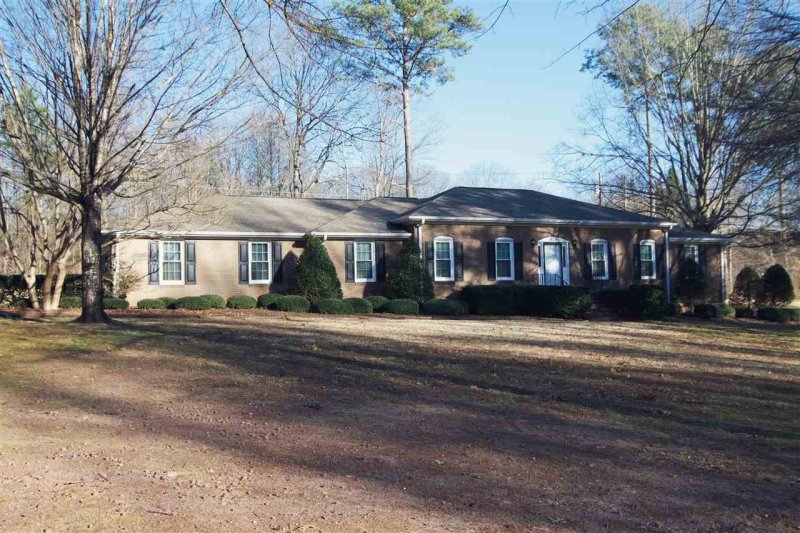 Property image 2 at 908 Meadow Lane, Anderson, SC 29621