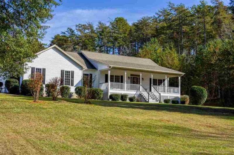 Property image 2 at 201 Pin Du Lac Drive, Central, SC 29630