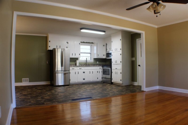 Property image 4 at 111 Courtland Drive, Greenville, SC 29617