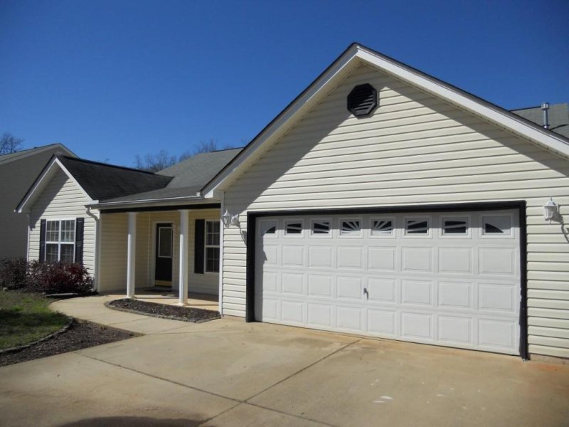Property image 2 at 220 Rivers Edge Drive, Easley, SC 29642