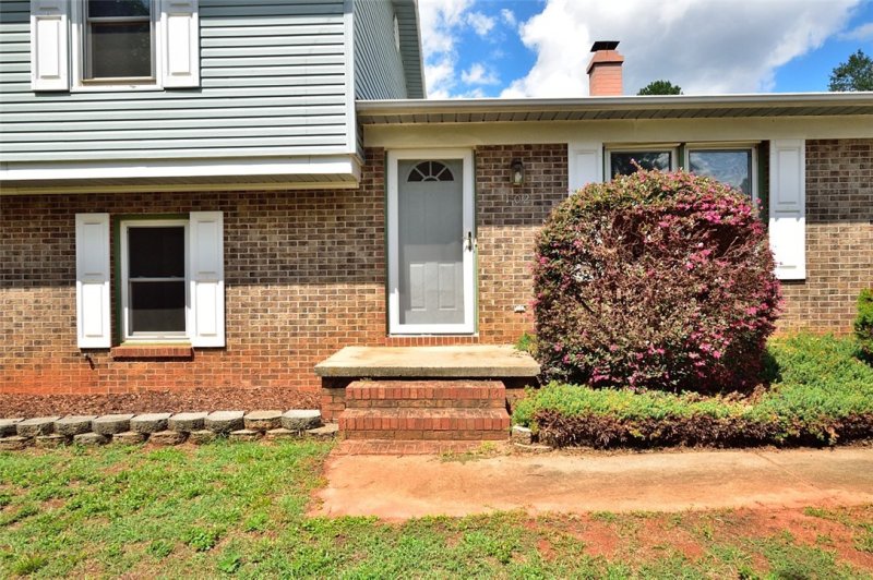 Property image 3 at 102 Meadow Drive, Seneca, SC 29678