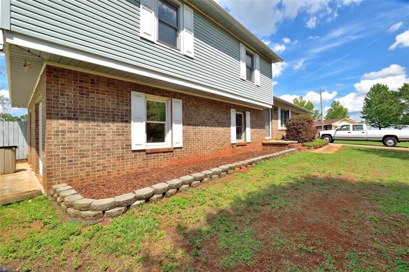 Property image 4 at 102 Meadow Drive, Seneca, SC 29678