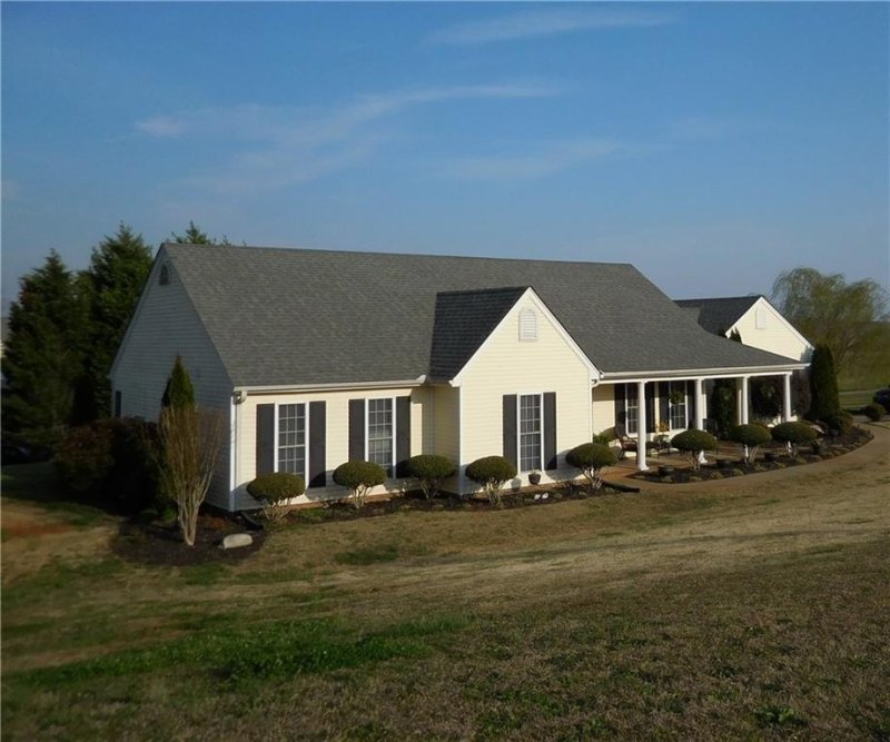 101 Foghorn Court
