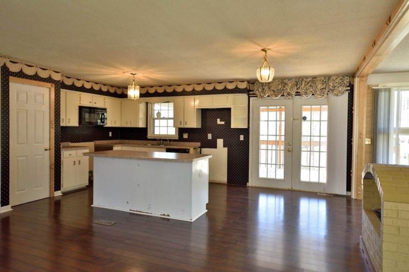 Property image 3 at 100 Shady Lane, Seneca, SC 29678