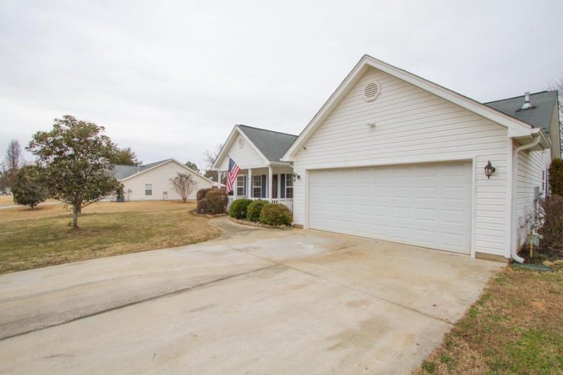 Property image 2 at 114 Kensett Drive, Williamston, SC 29697