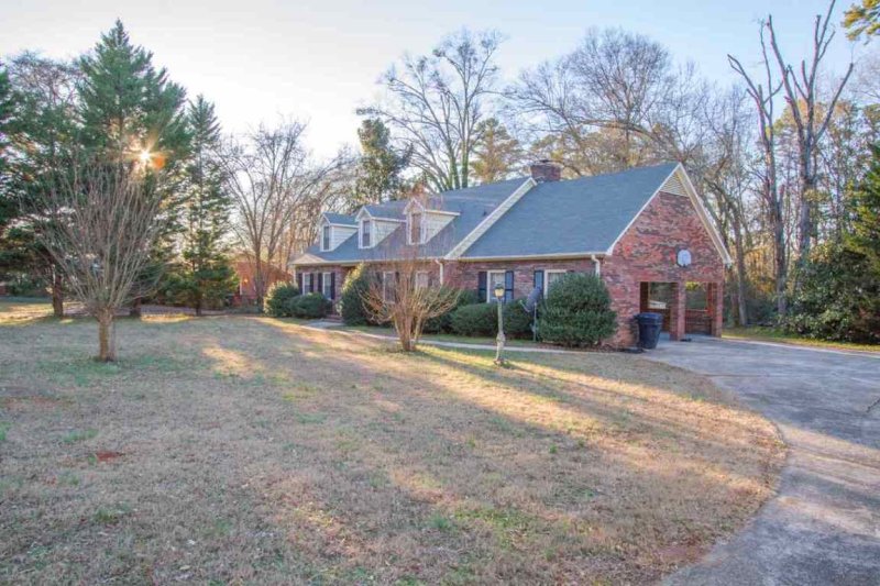 Property image 2 at 1505 Hilltop Drive, Anderson, SC 29621