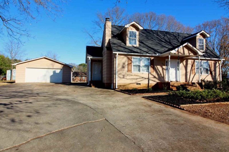 Property image 2 at 203 Dogwood Court, Piedmont, SC 29673