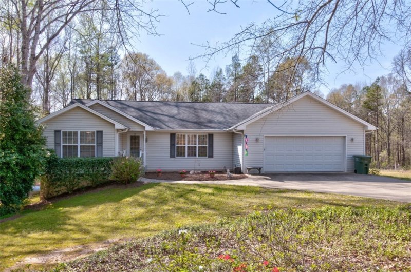 Property image 2 at 113 Lakefront Road, Townville, SC 29689