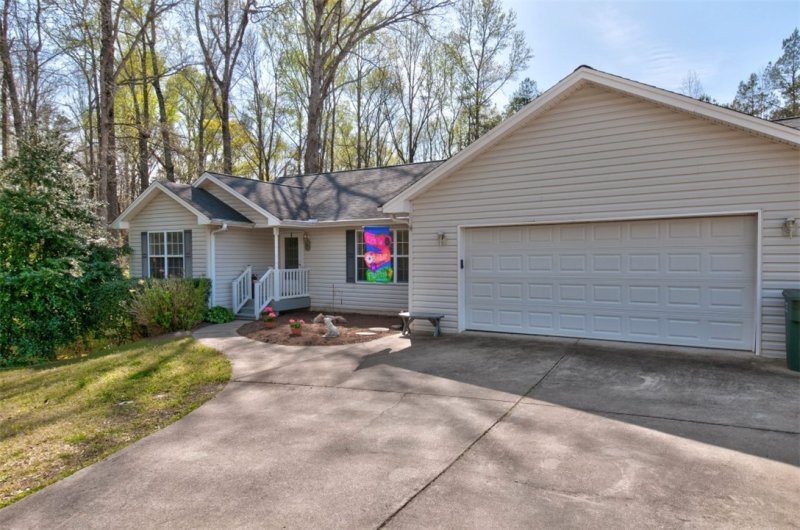 Property image 3 at 113 Lakefront Road, Townville, SC 29689