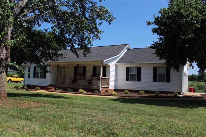 Property image 3 at 112 McClain Lake Drive, Anderson, SC 29625