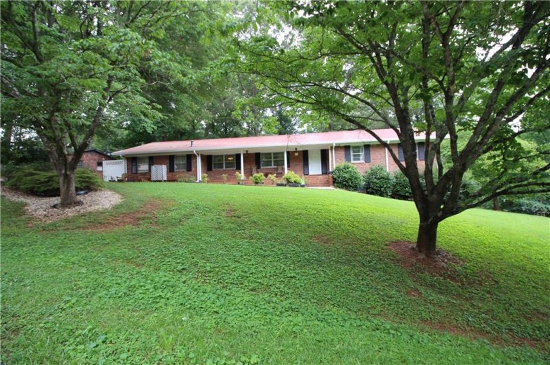 105 Pine Ridge Lane