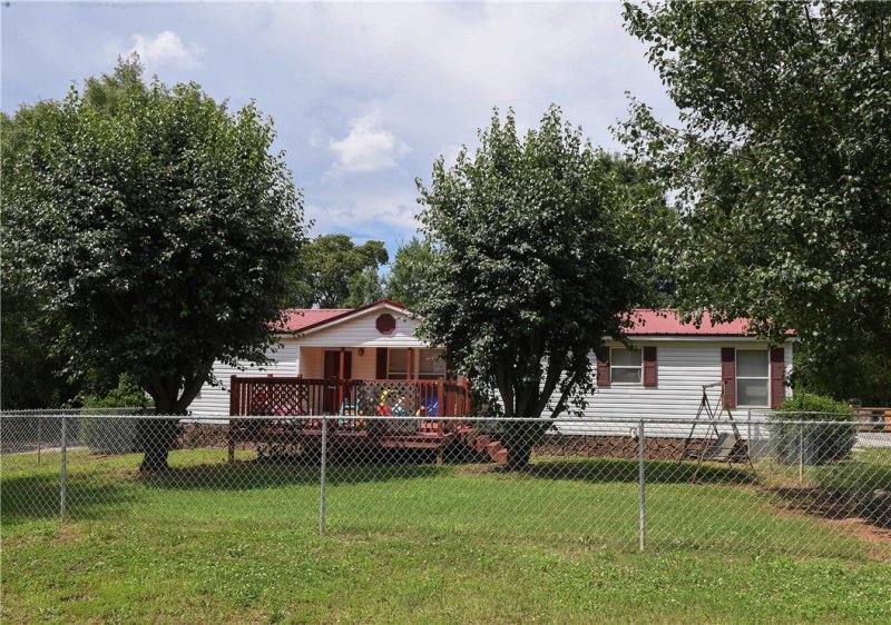 108 Old Field Circle