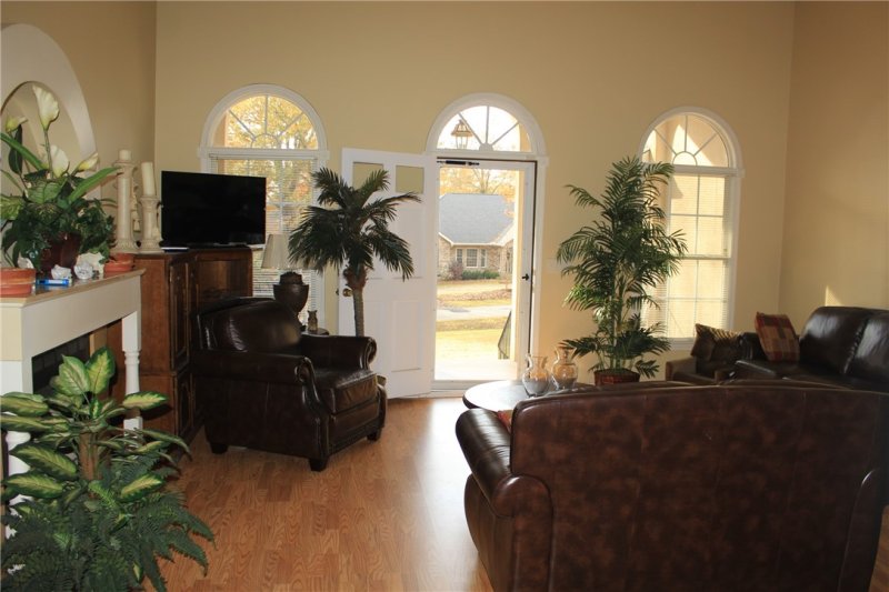 Property image 2 at 912 Meadow Lane, Anderson, SC 29621