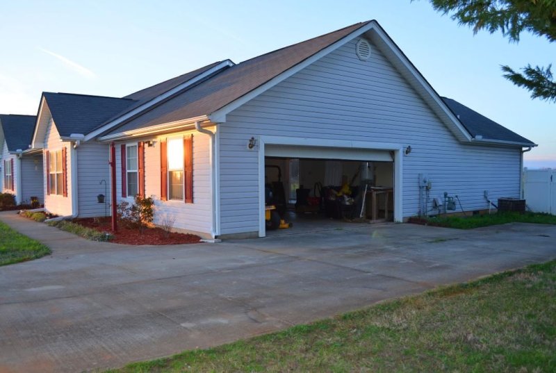 Property image 3 at 110 McClain Lake Drive, Anderson, SC 29625