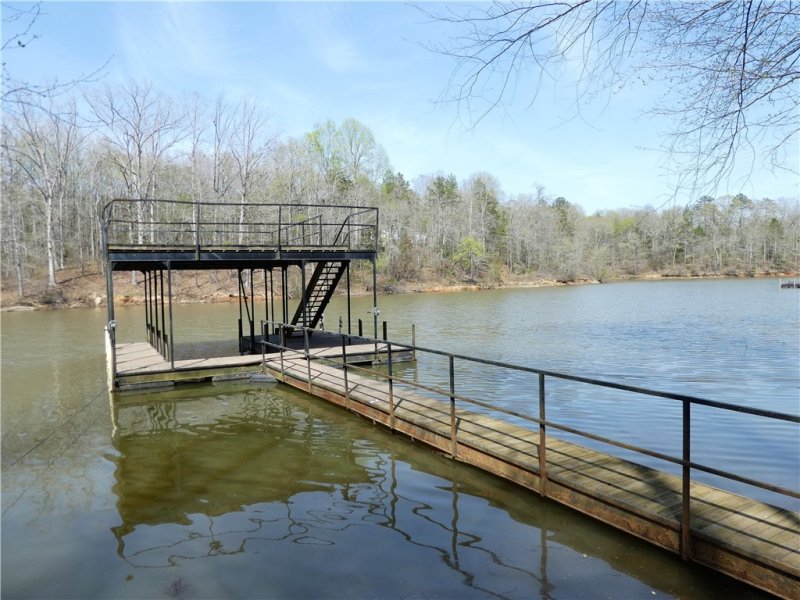 Property image 2 at 110 Deerfield Lane, Seneca, SC 29678