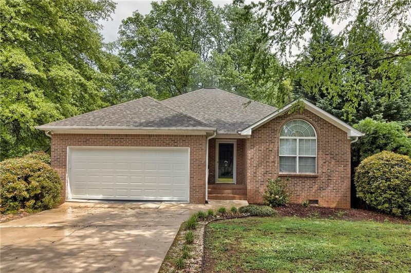 Property image 2 at 111 Woodbridge Court, Anderson, SC 29621