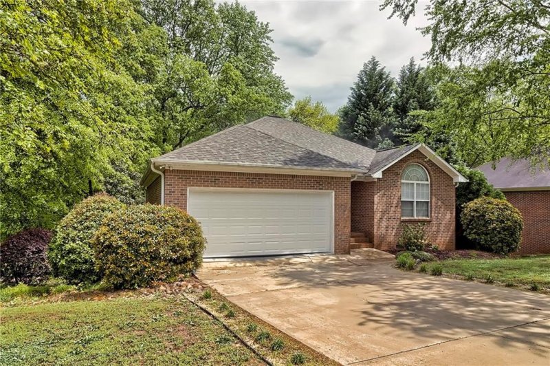 Property image 3 at 111 Woodbridge Court, Anderson, SC 29621