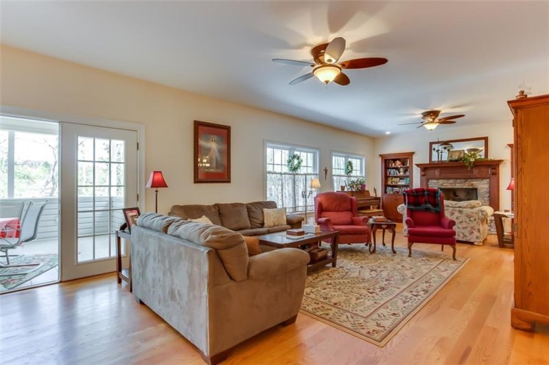 Property image 5 at 201 Fairforest Way, Pickens, SC 29671