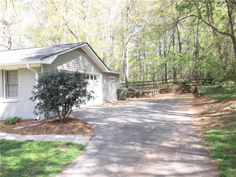 Property image 3 at 106 Albermarle Drive, Clemson, SC 29631