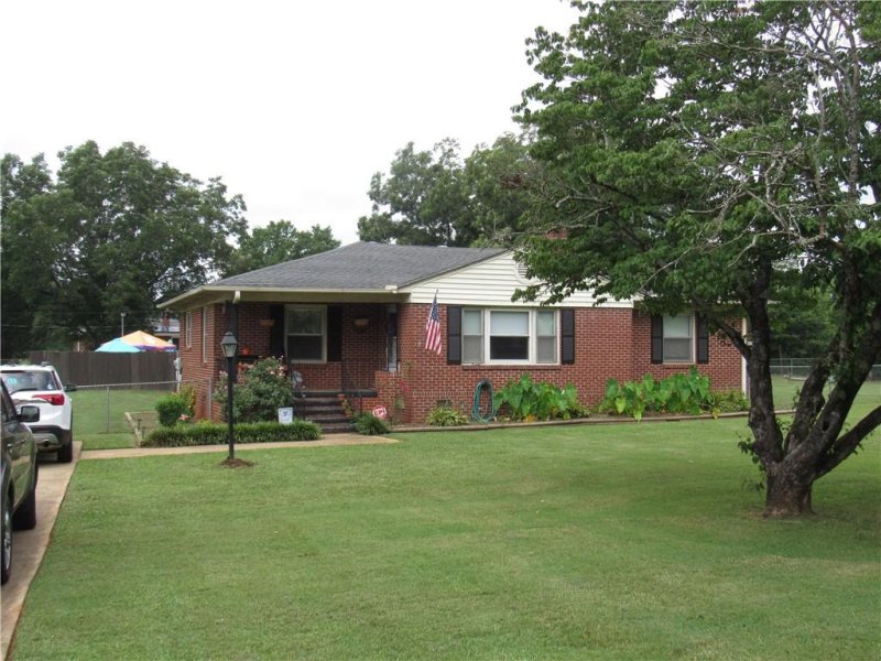 Property image 2 at 1002 Bern Circle, Anderson, SC 29626