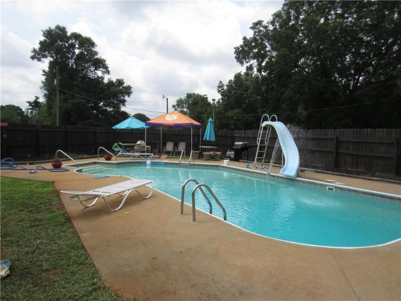 Property image 3 at 1002 Bern Circle, Anderson, SC 29626