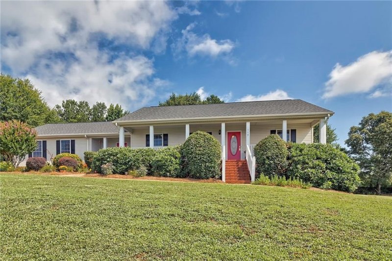 Property image 2 at 117 Hallmark Lane, Easley, SC 29640