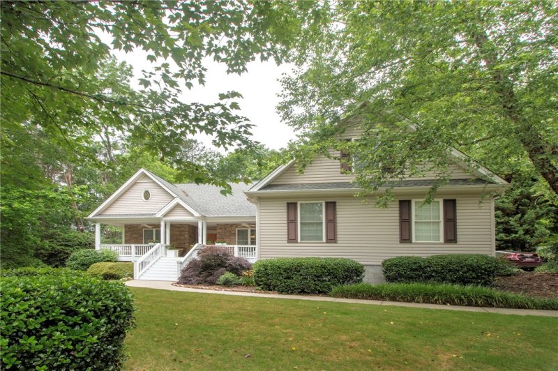 Property image 2 at 30268 Winchester Drive, Seneca, SC 29678