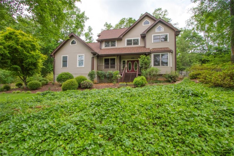 571 Issaqueena Trail