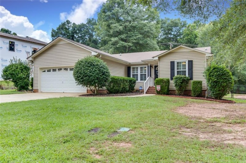 Property image 3 at 103 Willow Court, Anderson, SC 29621
