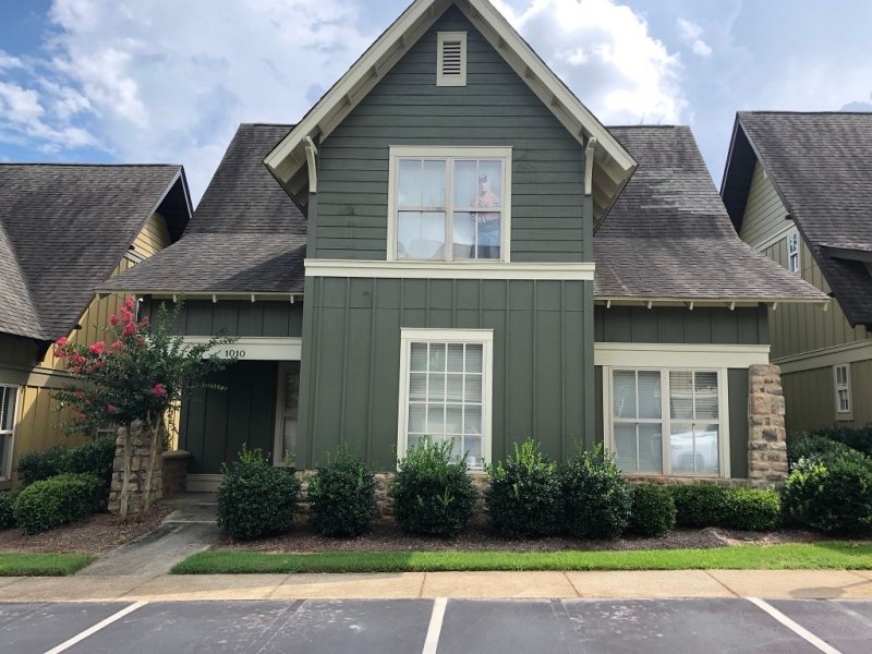 101 West Lane