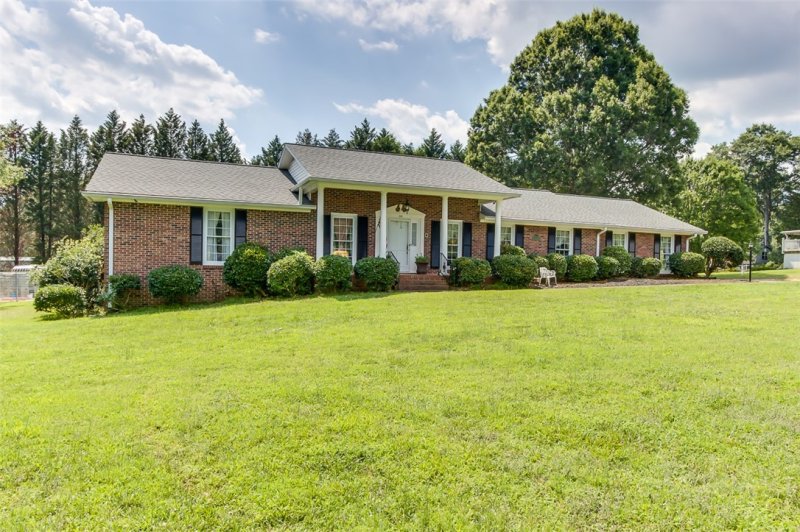 Property image 2 at 209 Palmetto Parkway, Belton, SC 29627