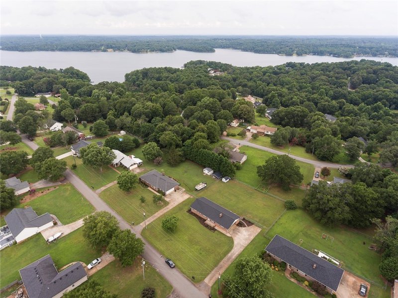 Property image 3 at 324 Pioneer Lane, Anderson, SC 29625