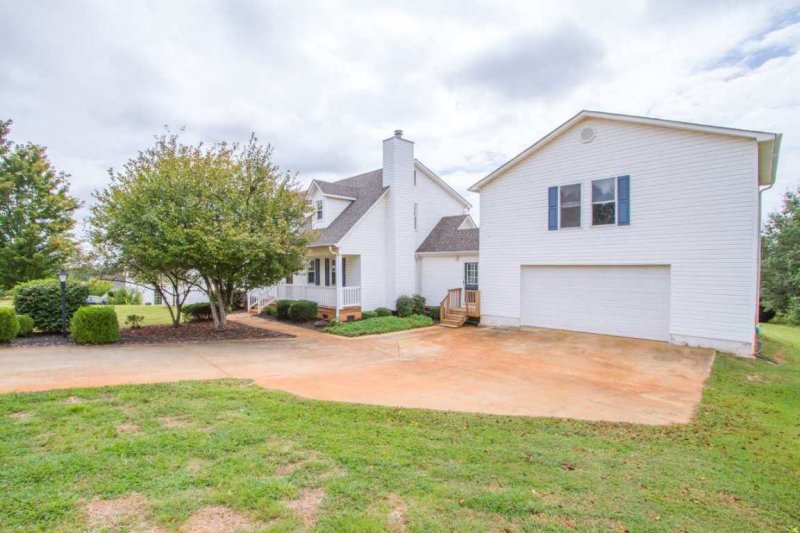 Property image 2 at 114 Hallmark Lane, Easley, SC 29640