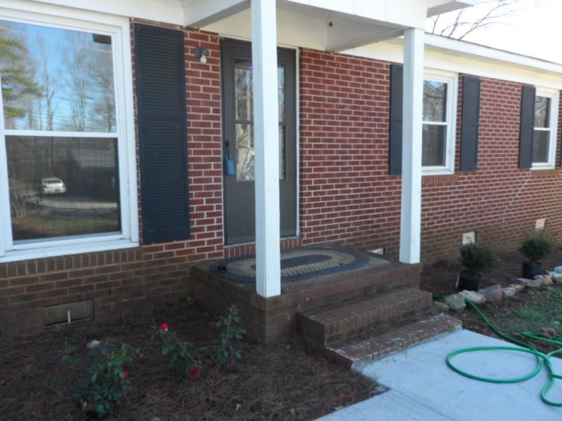 Property image 3 at 218 Thomas Heights Circle, Seneca, SC 29678