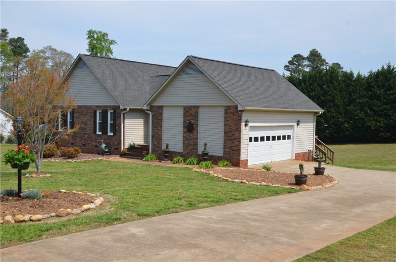 Property image 3 at 108 Century Court, Pendleton, SC 29670