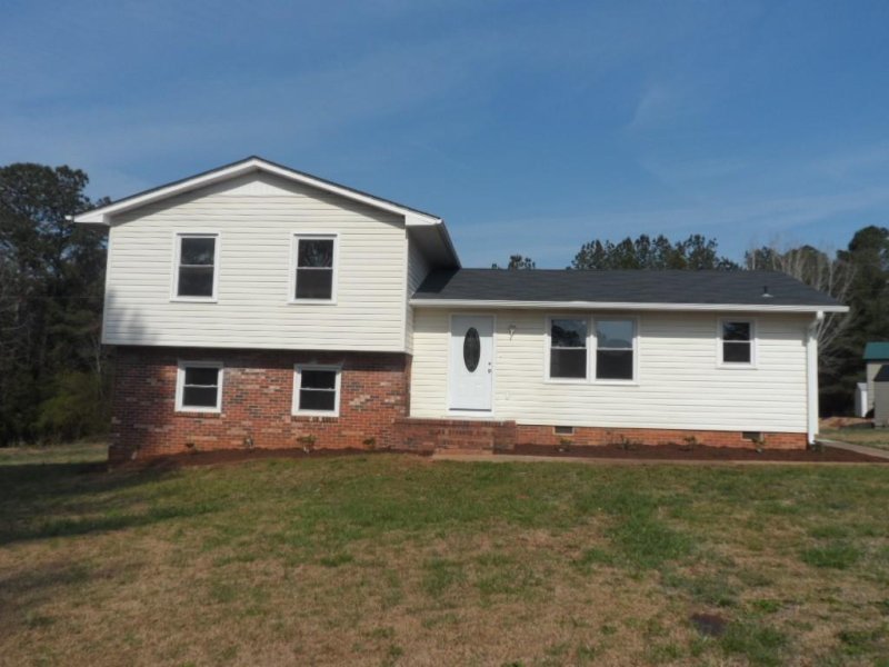 Property image 2 at 304 Forest Creek Drive, Seneca, SC 29678