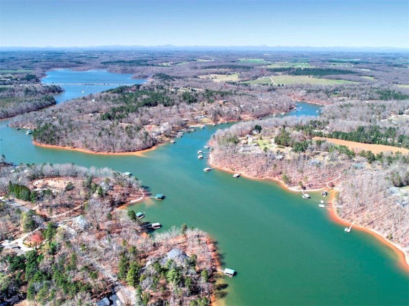 Property image 2 at 821 Seminole Point Road, Fair Play, SC 29643