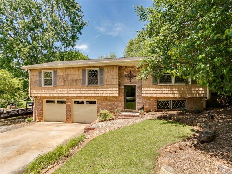 Property image 2 at 335 Burns Avenue, Easley, SC 29640