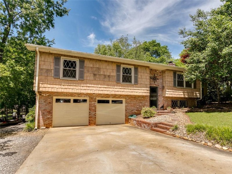 Property image 3 at 335 Burns Avenue, Easley, SC 29640