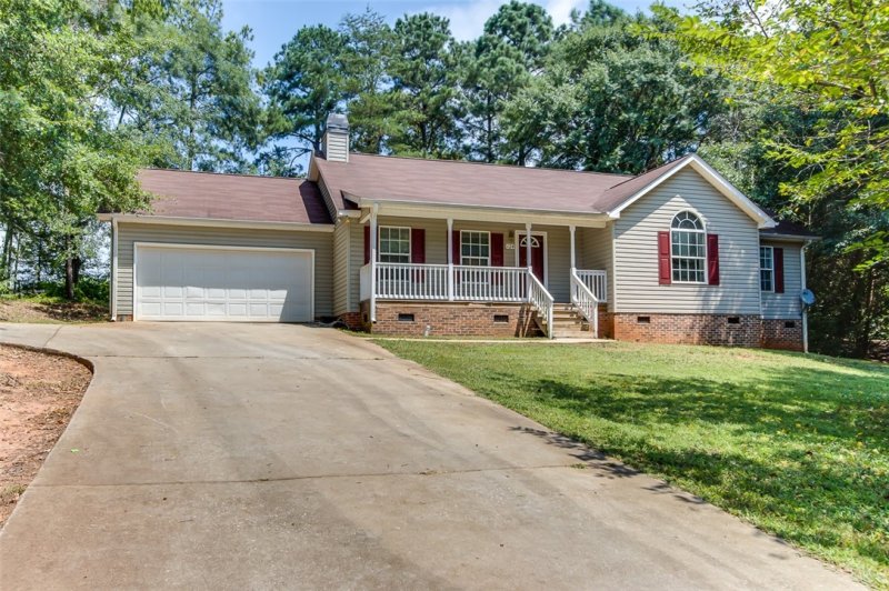 Property image 2 at 124 Edgewater Drive, Anderson, SC 29626